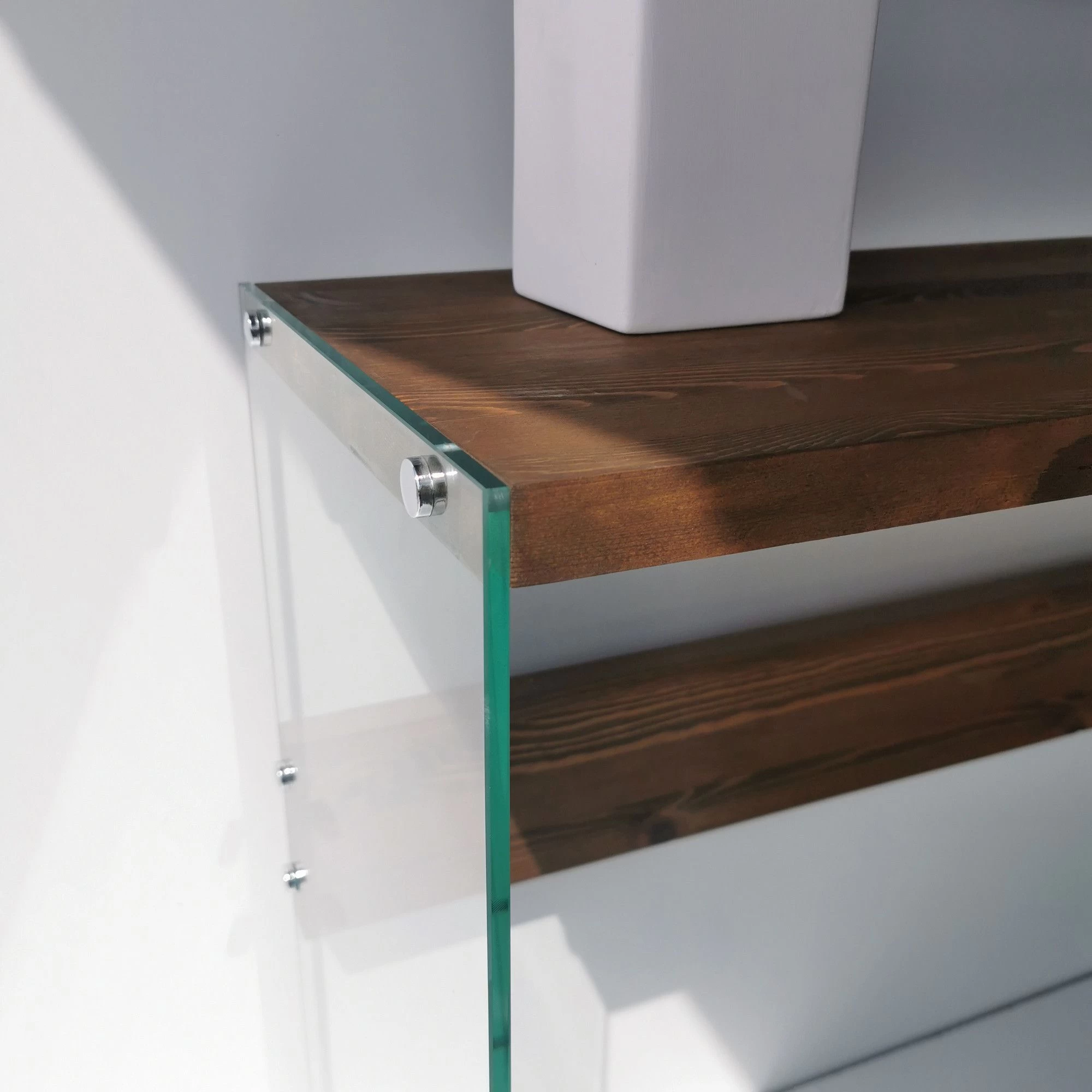 Locelso Commode Van Gehard Glas | Notelaar | 8mm Glas | Massief Grenen Frame 6 Locelso Commode Van Gehard Glas | Notelaar | 8mm Glas | Massief Grenen Frame - Afbeelding 6