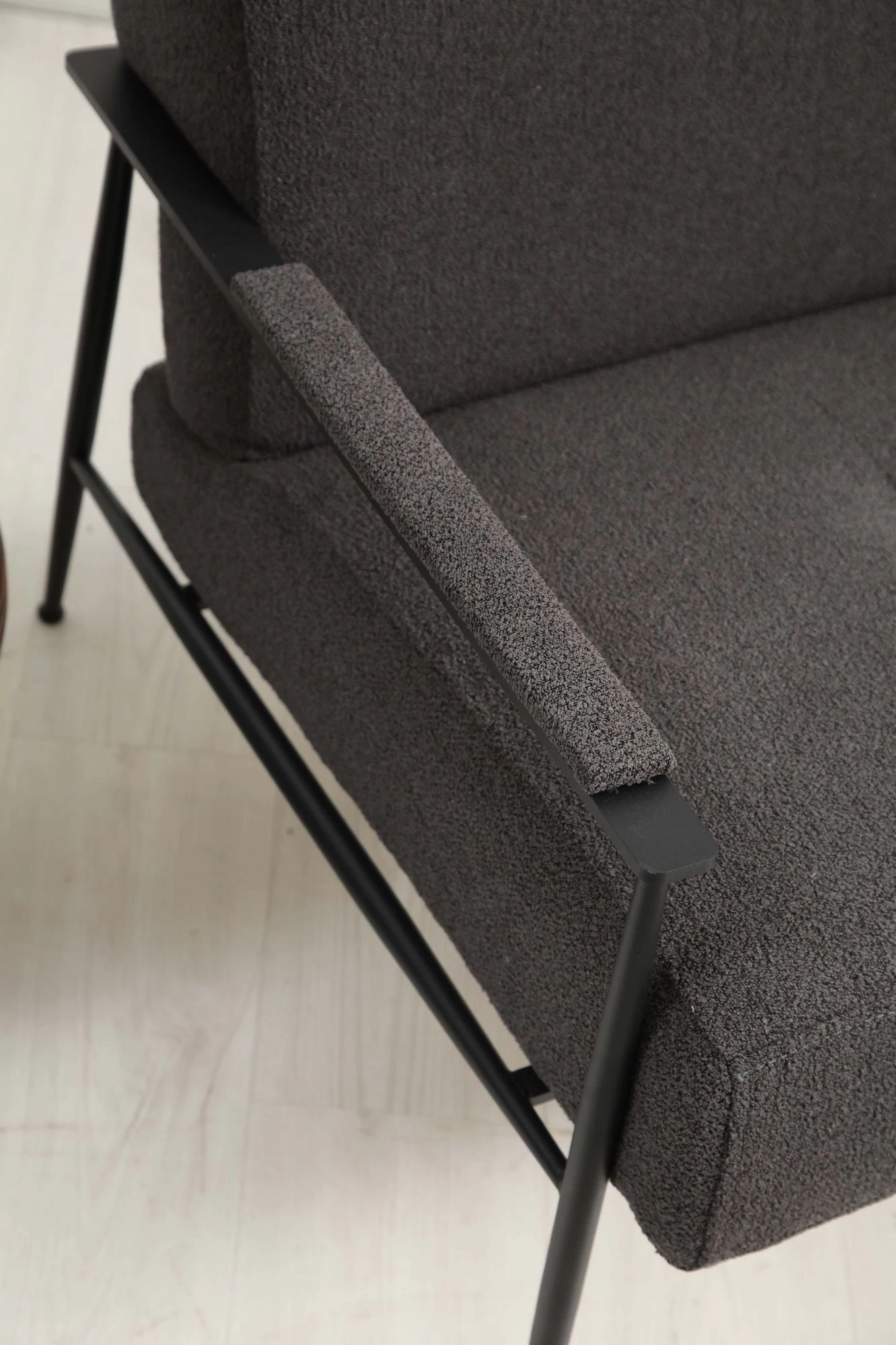 Artie Wing Chair | Frame Van Beukenhout En Spaanplaat | Stof Van 100% Polyester | Grijs 2 Artie Wing Chair | Frame Van Beukenhout En Spaanplaat | Stof Van 100% Polyester | Grijs - Afbeelding 2