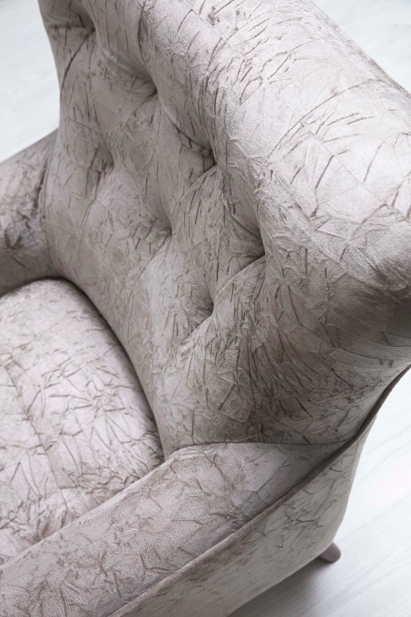 Hilena Wing Chair | Beuken Frame | 100% Polyester | Grijsbruin 4 Hilena Wing Chair | Beuken Frame | 100% Polyester | Grijsbruin - Afbeelding 4