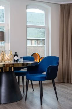 RICHMOND Eettafel Odis ø140cm - Wit/goud/zwart -Collectie Woonkamermeubels 7362 S4482 BLUE SETTING4 LowRes bb2f