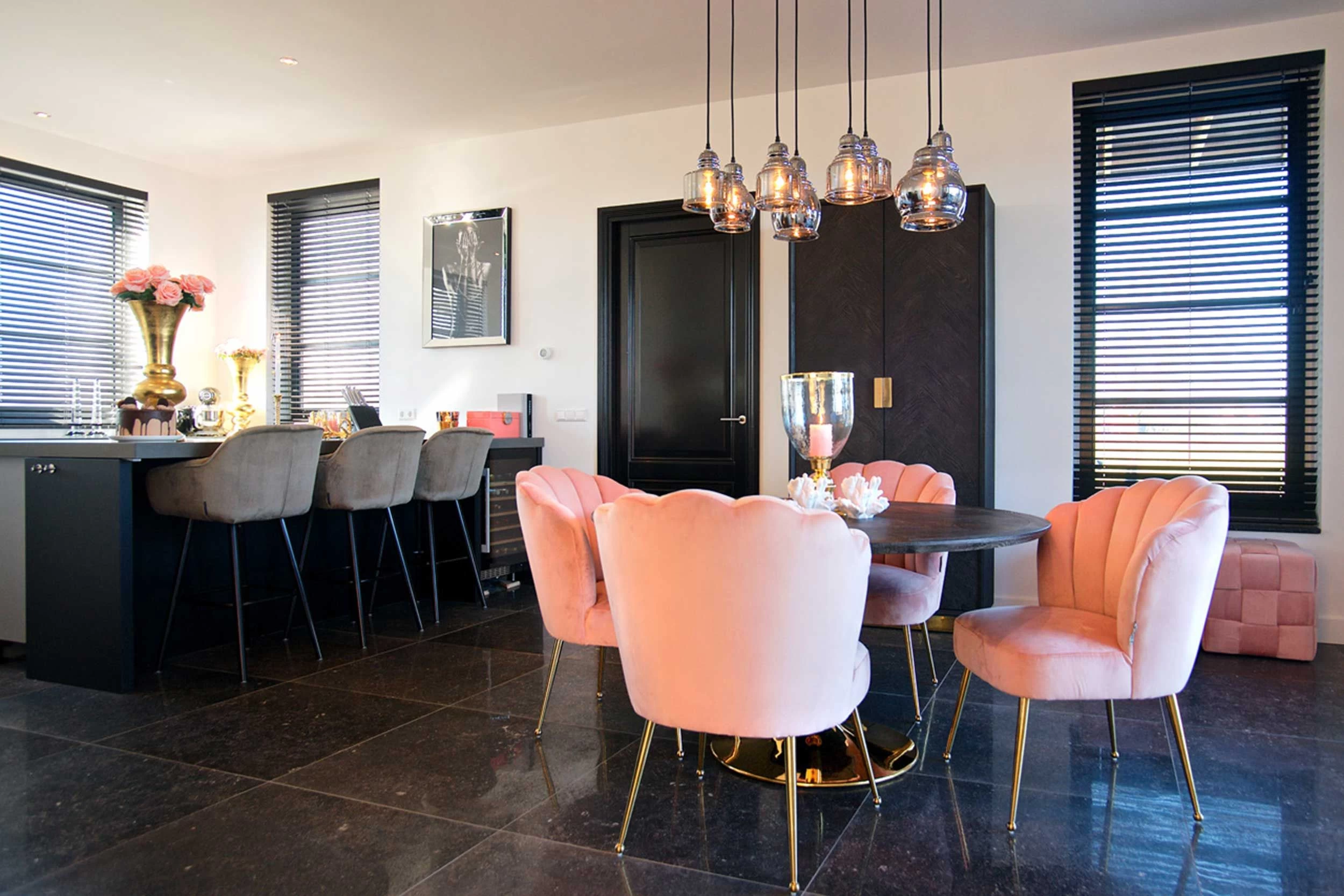 RICHMOND Eettafel Bony Ø140cm Visgraatmotief - Zwart/goud 3 RICHMOND Eettafel Bony Ø140cm Visgraatmotief - Zwart/goud - Afbeelding 3