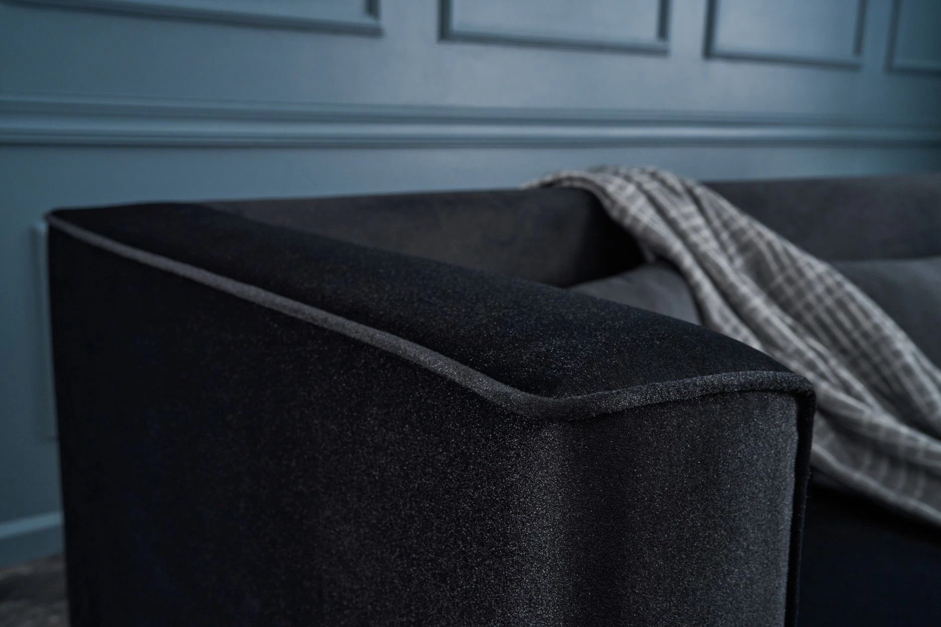 Comfort Ontmoet Stijl: 3-zits Fluwelen Bank Met Beukenhouten Frame - Zwart 4 Comfort Ontmoet Stijl: 3-zits Fluwelen Bank Met Beukenhouten Frame - Zwart - Afbeelding 4