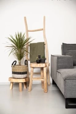 Kruk Jawa – Bleek Munggur 8 Kruk Jawa – Bleek Munggur -Collectie Woonkamermeubels AMRS3L SUTR40 AMTM150 E509NBW 1539