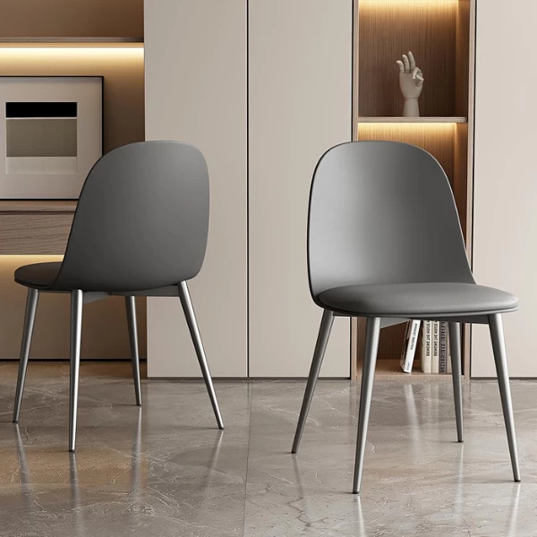 Grijze Stoel 'Jasmin' Uit Polypropyleen Met PU Zitting | Metalen Poten | H81 X B51 X D44 Cm 2 Grijze Stoel 'Jasmin' Uit Polypropyleen Met PU Zitting | Metalen Poten | H81 X B51 X D44 Cm - Afbeelding 2