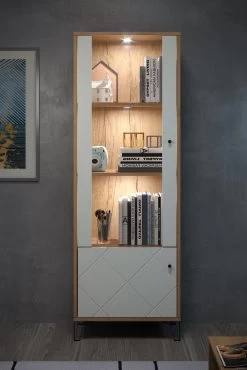 Vitrinekast Touch | 63 X 40 X 172 | Wit 15 Vitrinekast Touch | 63 X 40 X 172 | Wit -Collectie Woonkamermeubels Touch WO 2102 131 07 frontal D B 20210907 7dfc